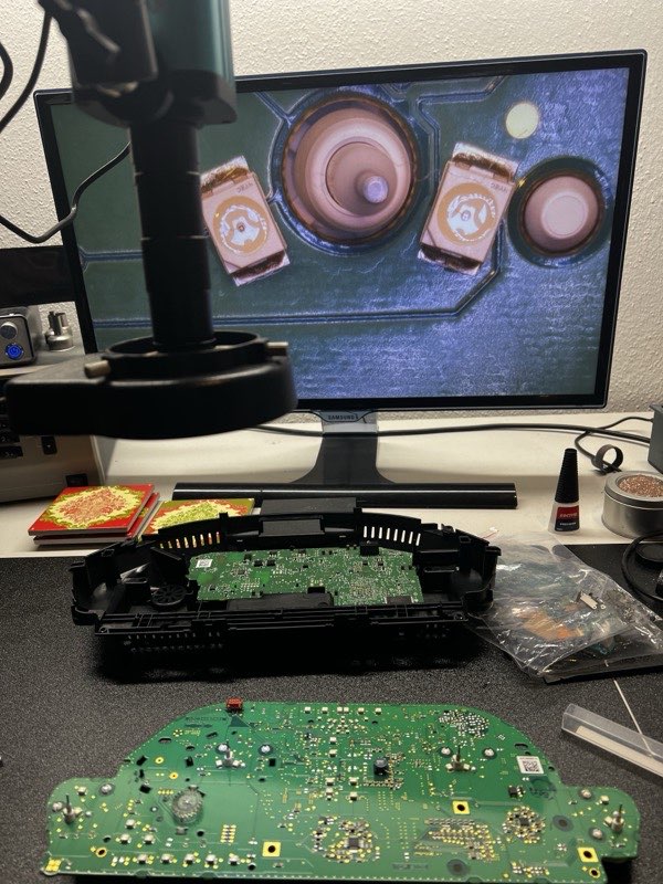 Präzisionsarbeit am Mikroskop